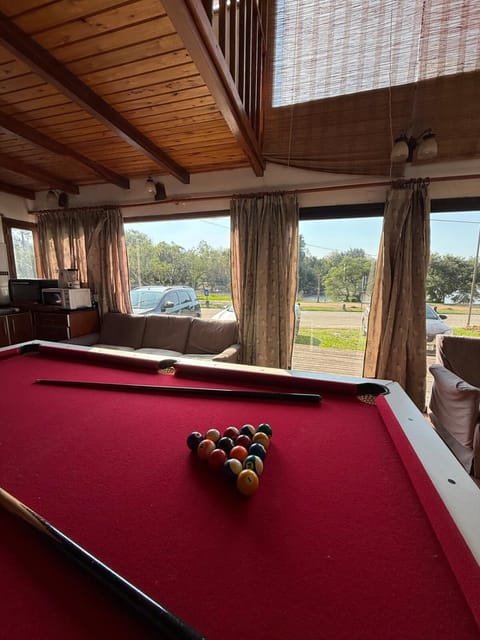 Billiard, Game Room