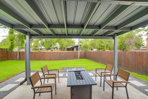 Spacious Family Home, 5 Mi to Galleria Dallas! House in Farmers Branch