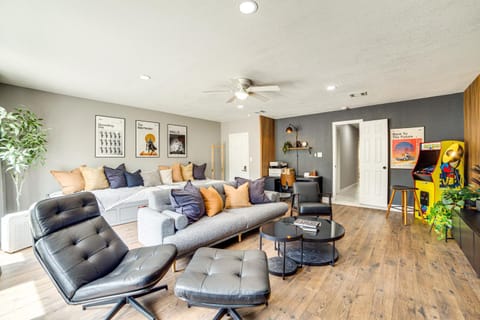 Spacious Family Home, 5 Mi to Galleria Dallas! House in Farmers Branch