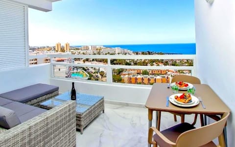 Patio, Day, View (from property/room), Balcony/Terrace, Balcony/Terrace, Seating area, Dining area, City view, Sea view