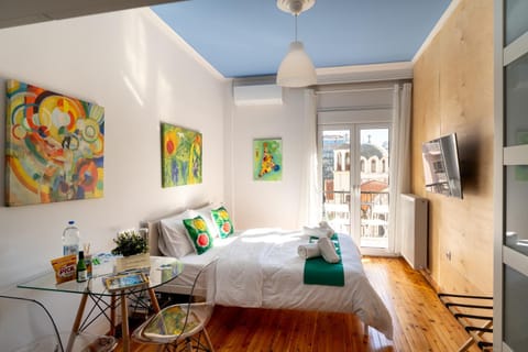Bed, TV and multimedia, Photo of the whole room, Dining area, Bedroom, heating, heating, towels, towels, air conditioner, air conditioner