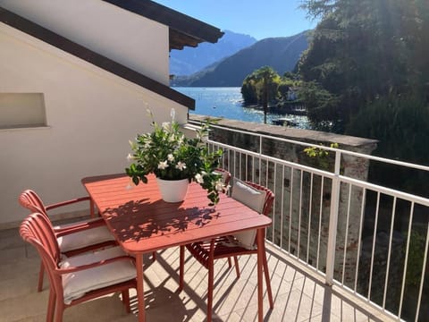 "The Balbianello Lake House Blue" Apartment in Lenno