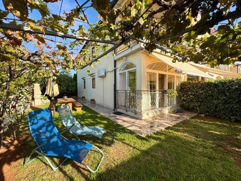 Garden, sunbed