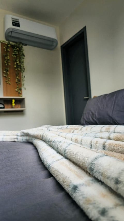 Bed, Bedroom, air conditioner