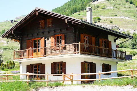Property building, Facade/entrance, Off site