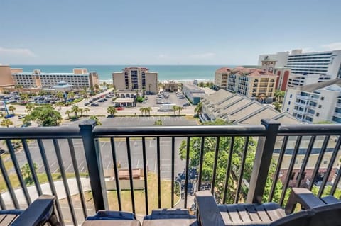 3BR Holiday Towers, Renovated, Balcony & Pool House in Myrtle Beach
