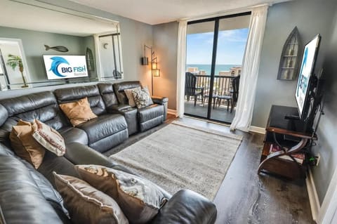 3BR Holiday Towers, Renovated, Balcony & Pool House in Myrtle Beach