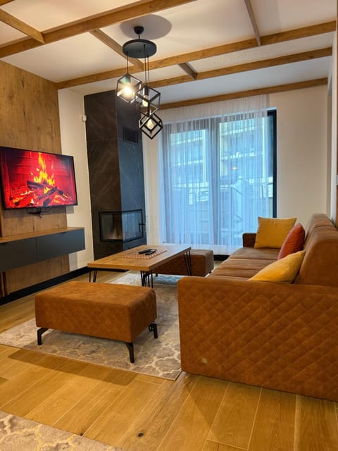 Communal lounge/ TV room, TV and multimedia, Living room, Seating area, Evening entertainment