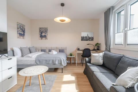 Bed, TV and multimedia, Living room, Photo of the whole room, Seating area