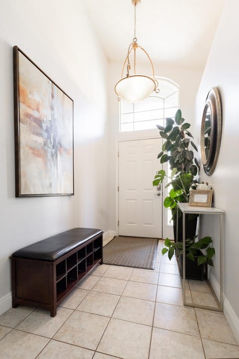 Farmington Gem 6BR Hot Cold Tub Sleeps 15 House in Farmington