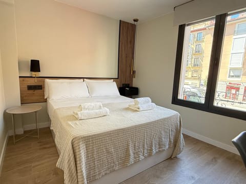 Bed, Photo of the whole room, towels