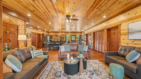 Camp Jericho - Pool, Theater, Games, Gym, Views House in Sevierville