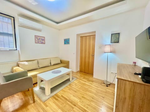 TV and multimedia, Living room, Photo of the whole room, Seating area