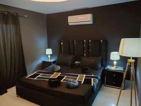 Bedroom, air conditioner