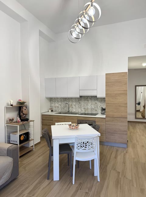 Kitchen or kitchenette, Dining area, stove