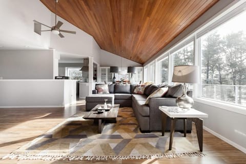 Spacious 4BD Beach House - Pet-Friendly - EVCharge House in Manzanita