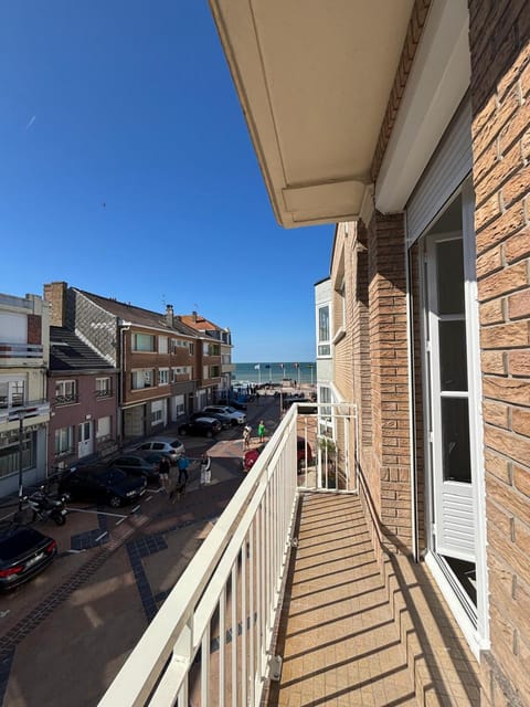 View (from property/room), Balcony/Terrace, Street view