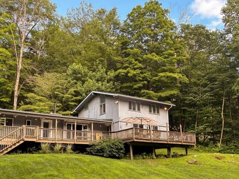 Property building, Day, Natural landscape, Garden, Garden view