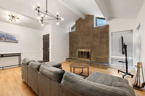 Modern 4BR Austin Retreat House in Austin