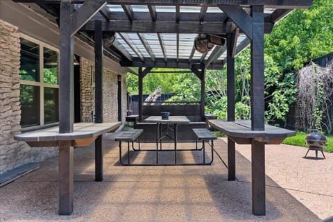 Modern 4BR Austin Retreat House in Austin