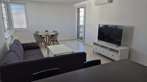 Communal lounge/ TV room, Living room, Seating area, Dining area