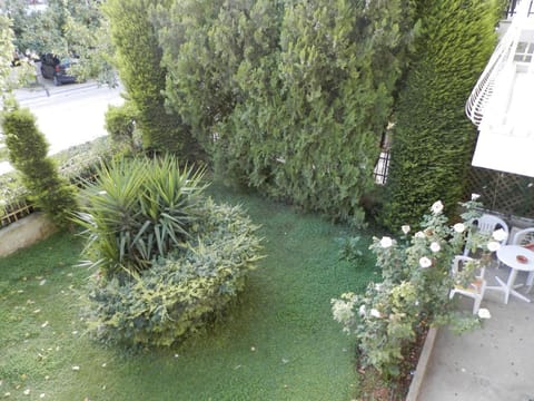 Comfortable apartment by the Metro Apartment in Alimos