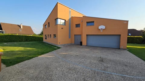 Property building, Day