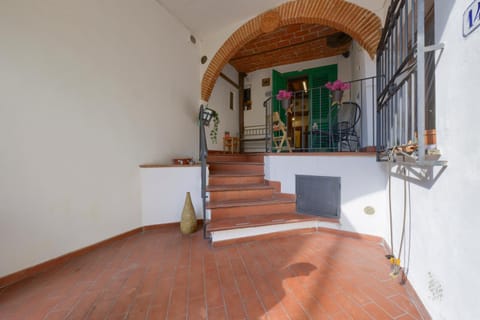Patio, Facade/entrance