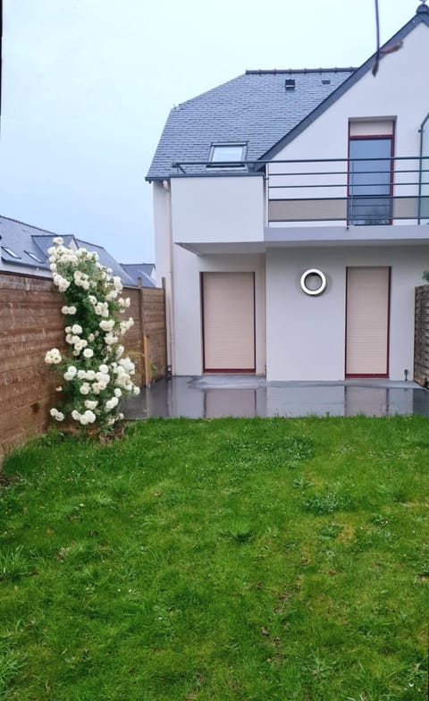 Property building, Garden, Garden view