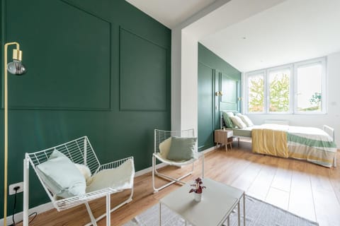 Bed, Living room, Photo of the whole room, Bedroom