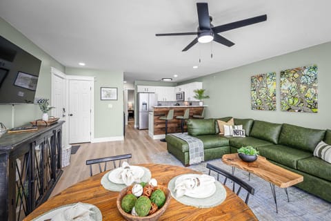 Shared Heated Pool Balcony BBQ Near Downtown House in New Braunfels