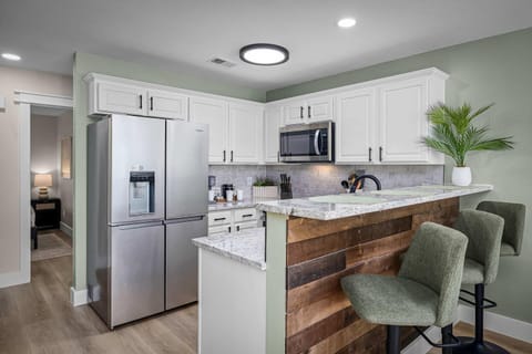 Shared Heated Pool Balcony BBQ Near Downtown House in New Braunfels