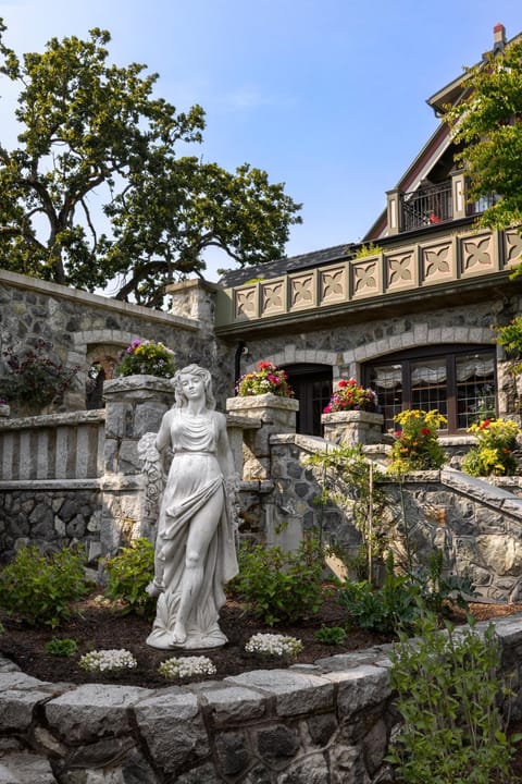 Rosemead House Hotel in Vancouver Island