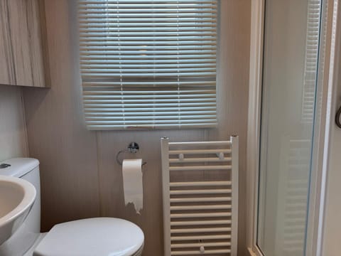 3 bedroom Caravan Manor Park Free WiFi , Linen not included , Pets stay free House in Hunstanton