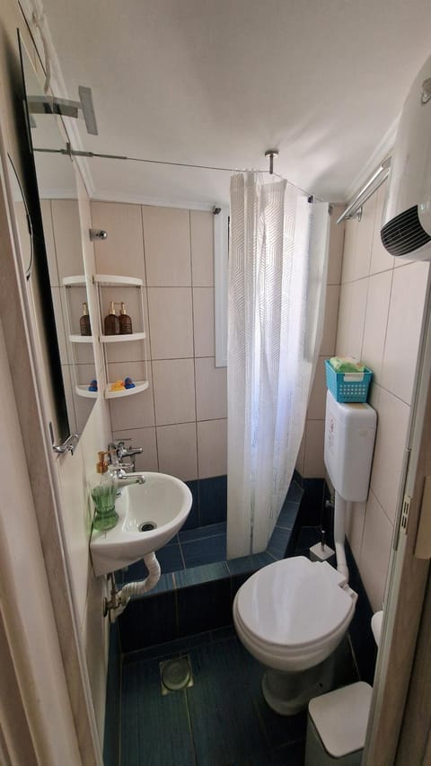 Shower, Toilet, Bathroom