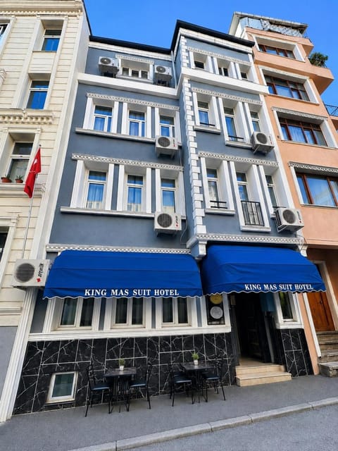 Property building, Day, Location