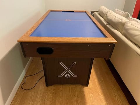 Luxury Mountain Getaway - 6 bed, 3 bath, hot-tub, fire-pit, game-room House in Capital District, NY, USA