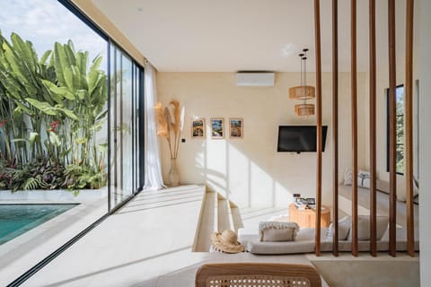 TV and multimedia, View (from property/room), Balcony/Terrace, Living room, Pool view, Swimming pool