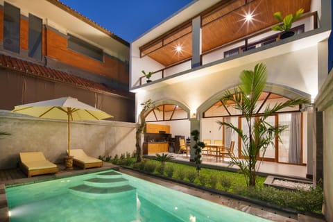 Pool view, Swimming pool, sunbed