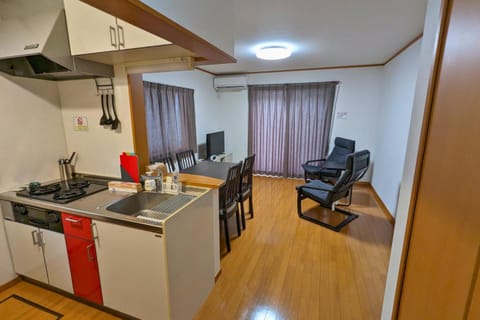 Kitchen or kitchenette, Living room, Seating area, Dining area, stove