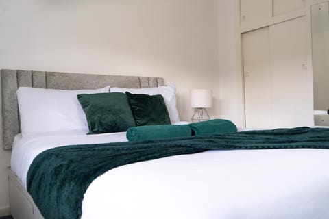 Noormak nights-Modern 3-Bed House-Business & Family Stays-Free Parking Apartment in Birmingham