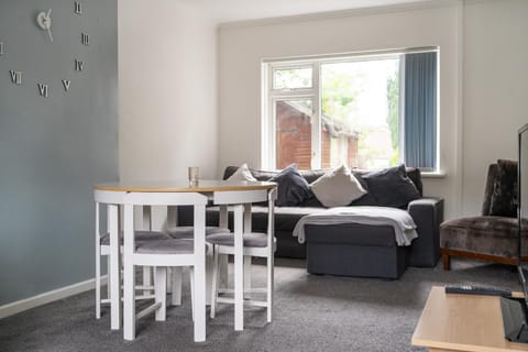 Noormak nights-Modern 3-Bed House-Business & Family Stays-Free Parking Apartment in Birmingham