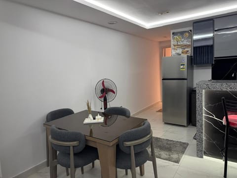Kitchen or kitchenette, Seating area, Dining area, minibar