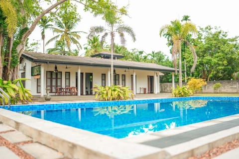 Property building, Day, Garden, Garden view, Pool view, Swimming pool, Swimming pool, sunbed
