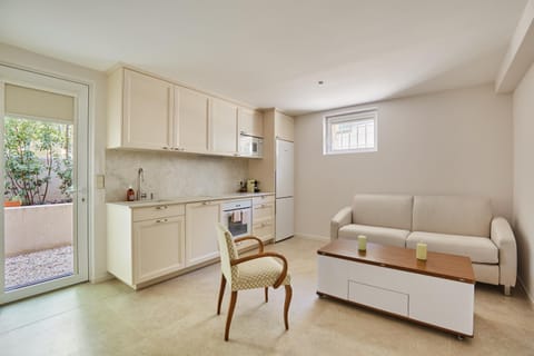 Kitchen or kitchenette, Living room