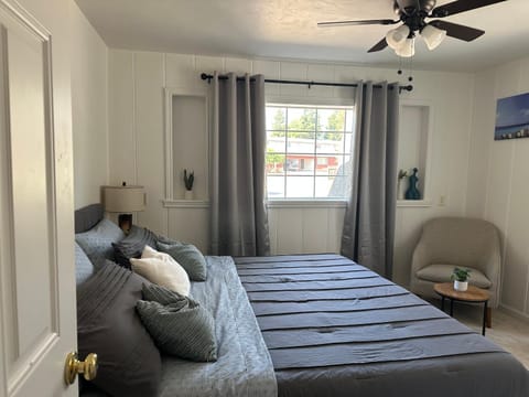 Suite E with 2-bedroom Bed and Breakfast in Arden-Arcade