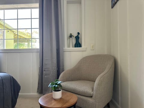 Suite E with 2-bedroom Bed and Breakfast in Arden-Arcade