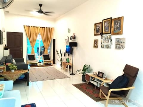 Communal lounge/ TV room