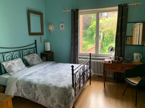 Chambre privée côté jardin Bed and Breakfast in Wallonia, Belgium