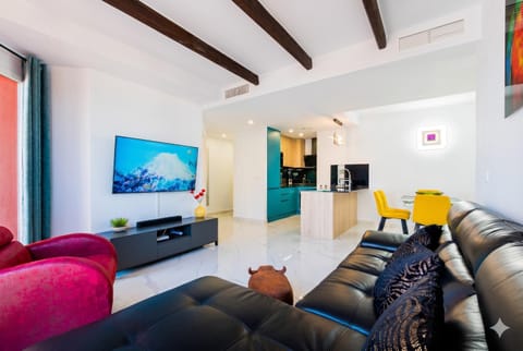 Communal lounge/ TV room, Living room